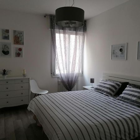Angela Guest House In Centro Storico Конеляно Екстериор снимка