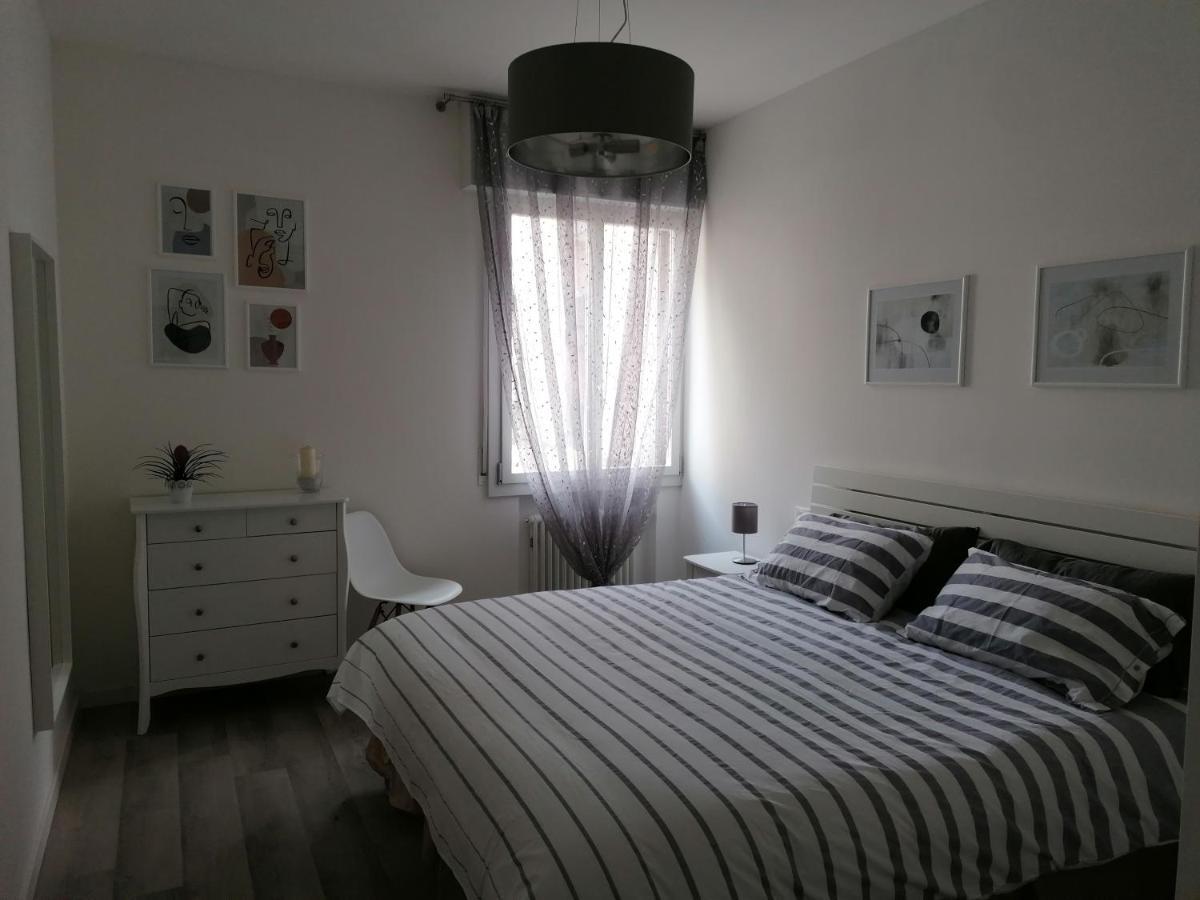 Angela Guest House In Centro Storico Конеляно Екстериор снимка