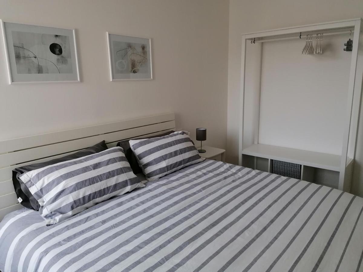 Angela Guest House In Centro Storico Конеляно Екстериор снимка