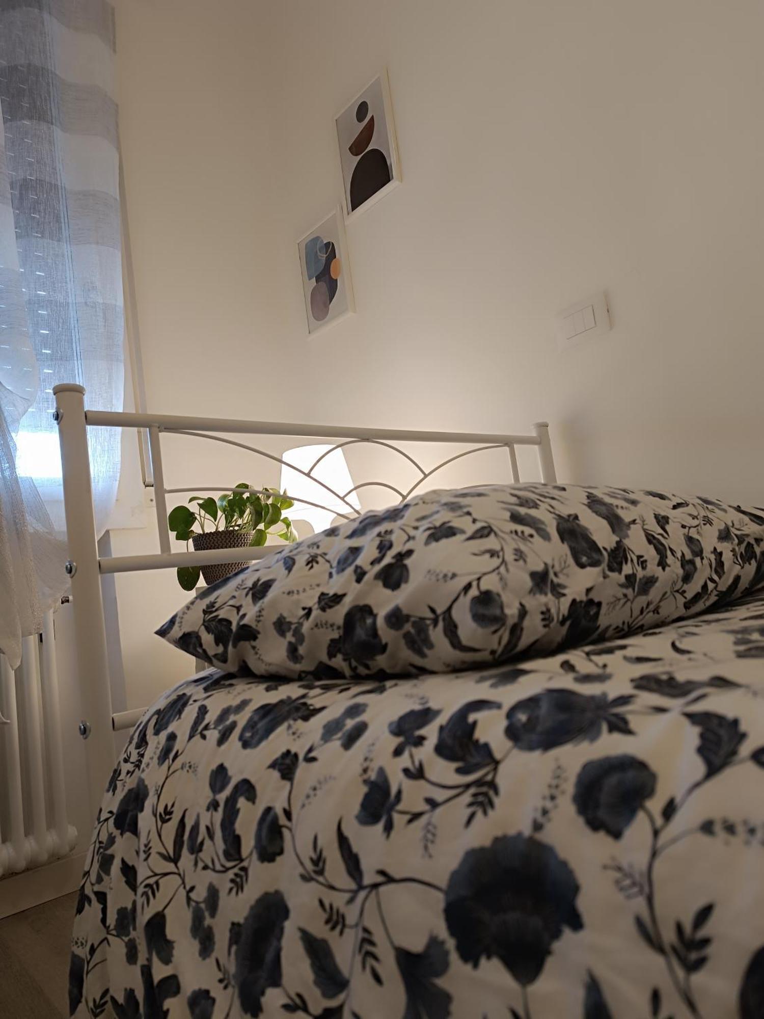 Angela Guest House In Centro Storico Конеляно Екстериор снимка
